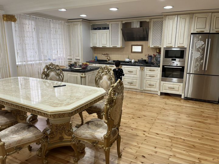 3-к. квартира, 100 м², 2/6 эт.