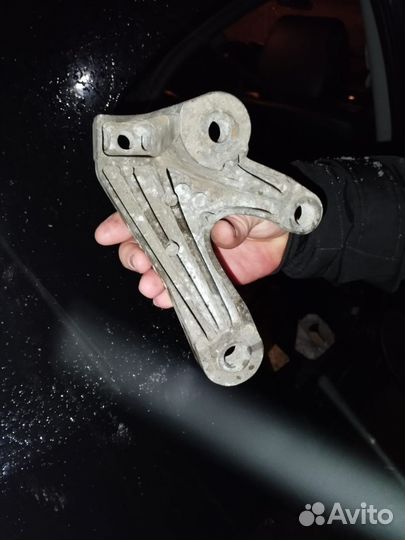 Кронштейн коробки АКПП мазда 3 bk