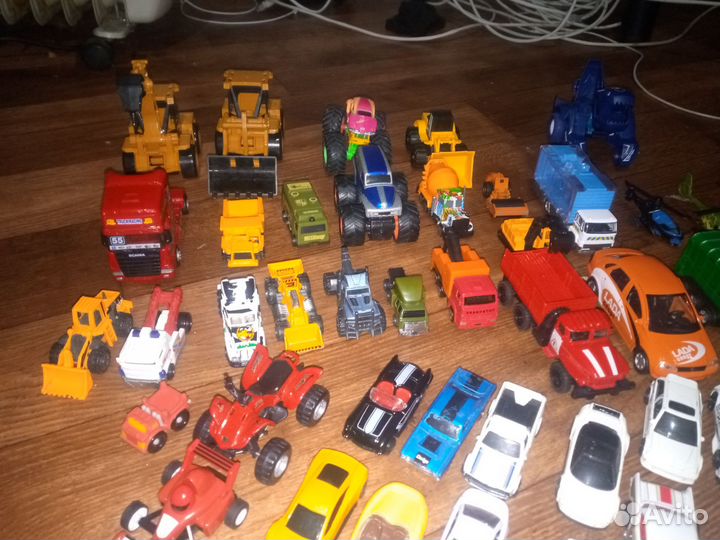 Маленькая коллекция разных машинак