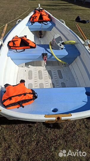 Весельно/моторная прогулочная лодка