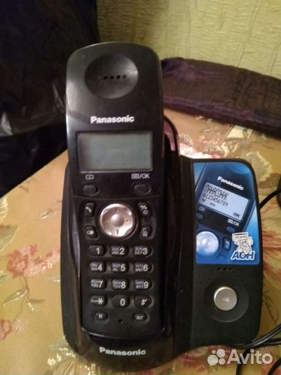 Телефоный аппарат. Часы электронные