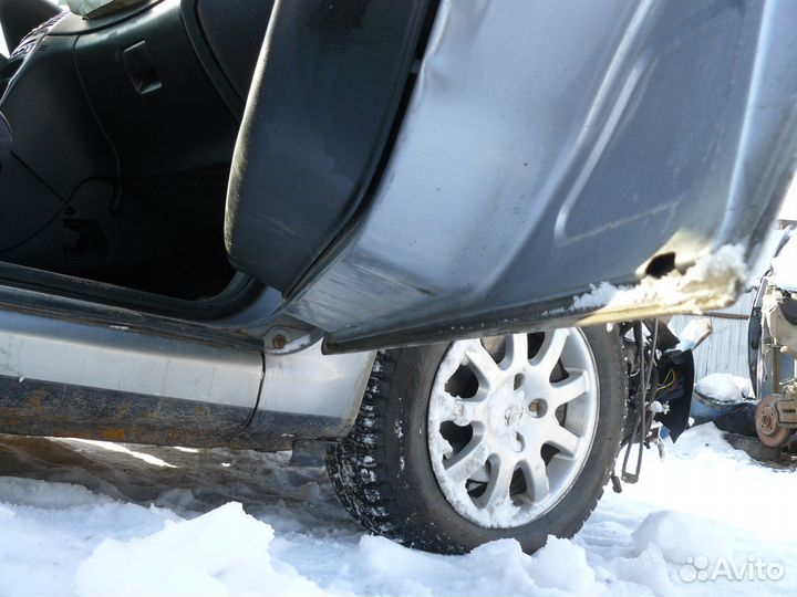 Дверь передняя правая Peugeot 307 Пежо 307