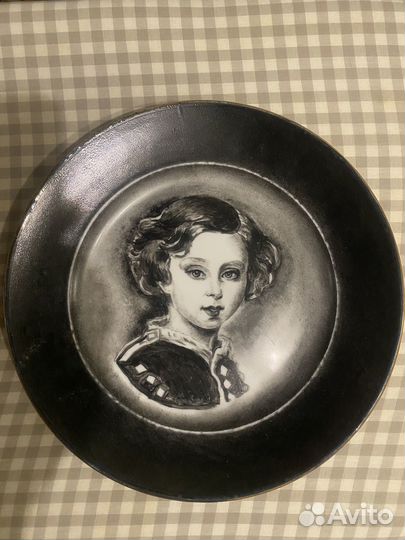 Тарелка М. С. Кузнецов Незнакомка ручная роспись