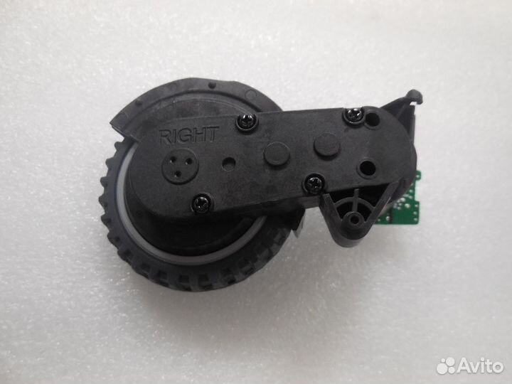Колесо (правое) робота пылесоса LG (AJW73110401)