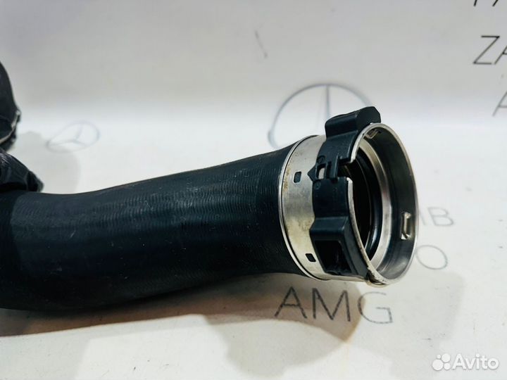 Патрубок интеркулера левый Mercedes W204 M271.8