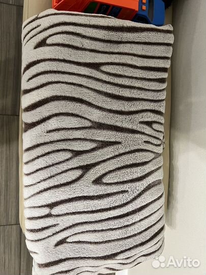 Пледы и покрывало бу