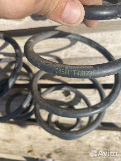 Задние пружины и амортизаторы