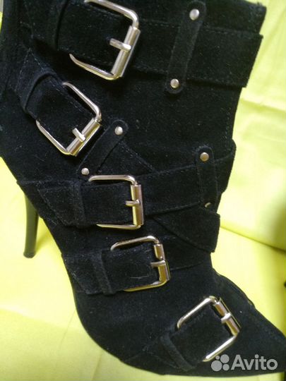 Готический стиль. Ботильоны