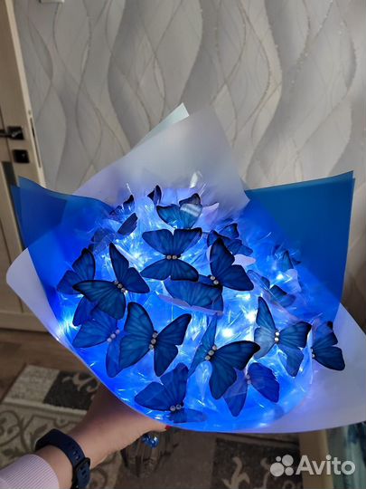 Светящийся букет из бабочек
