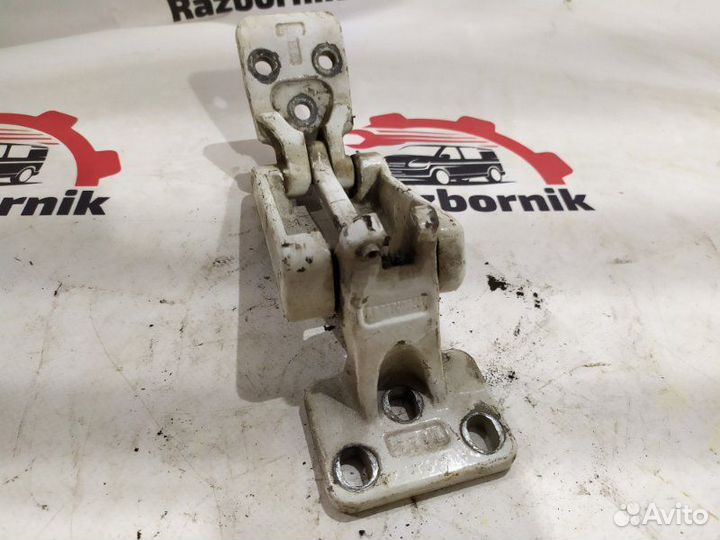 Петля двери багажника задняя левая Mercedes