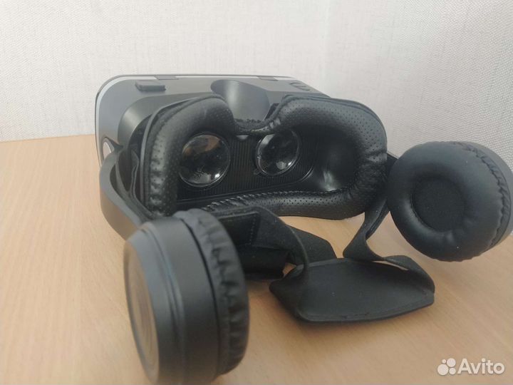 VR очки (вставляется смартфон)