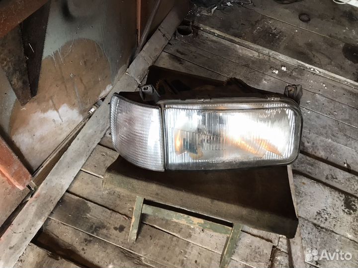 Фара правая wv passat b3