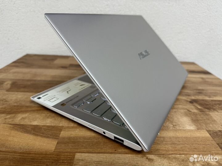 Мега ультрабук Asus 13.3 IPS 8 ядер i5-8250 SSD256