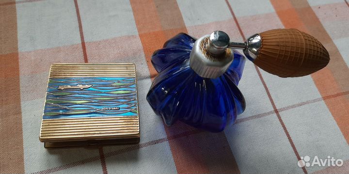 Флакон с пульверизатором и пудренница ленэмальер