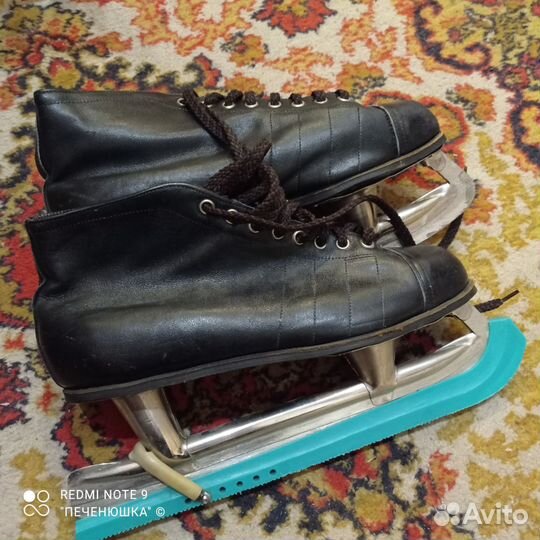 Коньки хоккейные