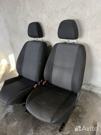Передние Сиденья от LADA granta