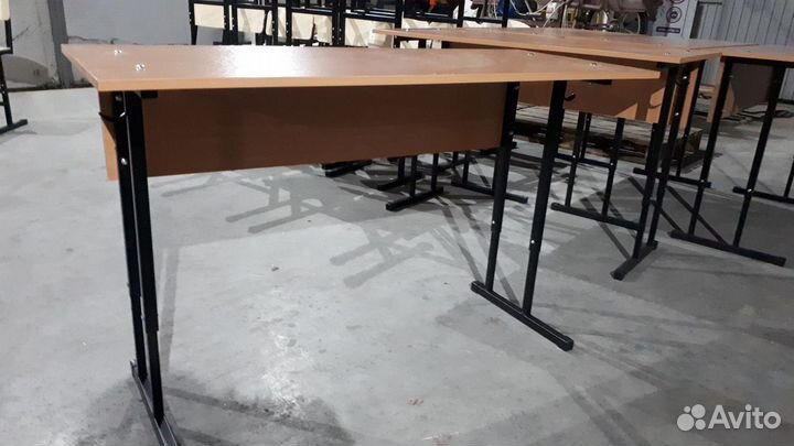 Парта, стул. Металлическая основа для школьной меб