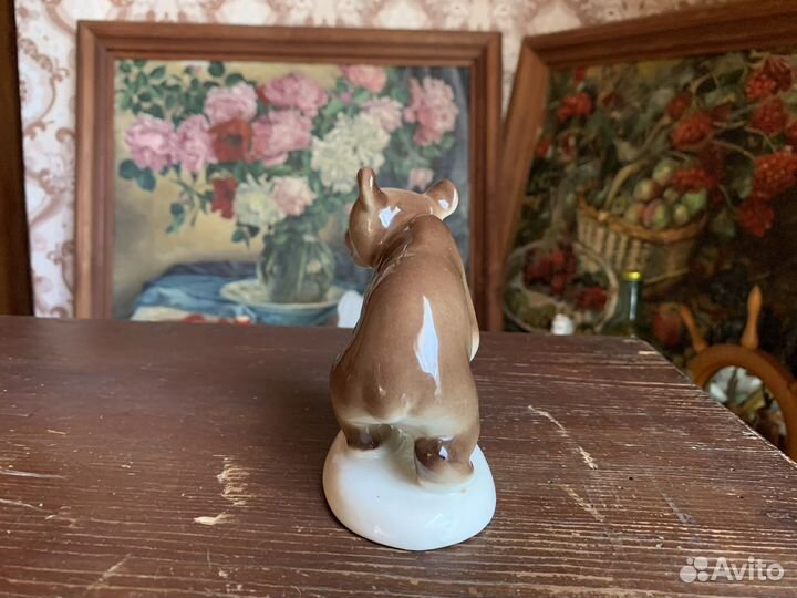 Статуэтка лфз «Медвежонок присевший»