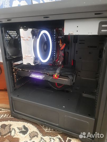 Игровой компьютер с монитором