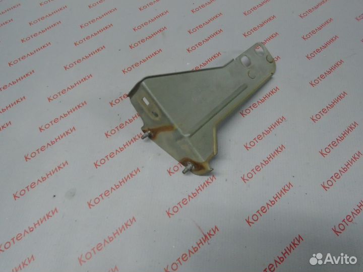 Nissan 62216-8H300 Кронштейн бампера правый