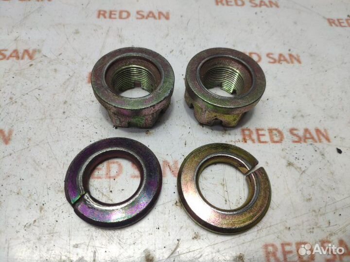 Гайка ступицы задняя Mitsubishi Pajero 3 V78W 4M41