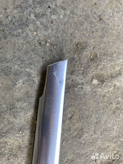 Молдинг стекла правой перед двери Audi Q3