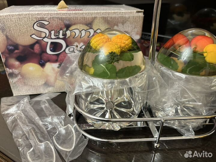 Набор овальных банок на металлической подставке