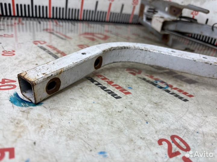 Петля двери багажника Nissan Cefiro A32