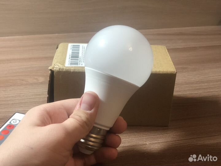 Светодиодная лампа RGB с пультом