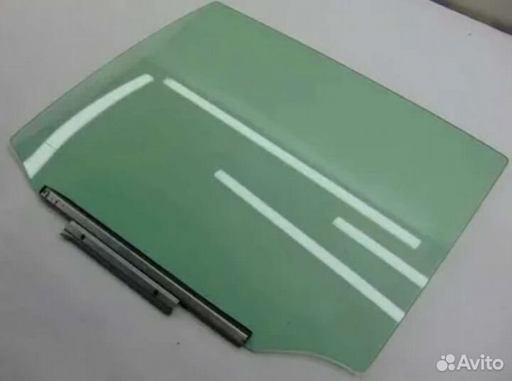 Заднее левое боковое стекло на тойоту спринтер 110