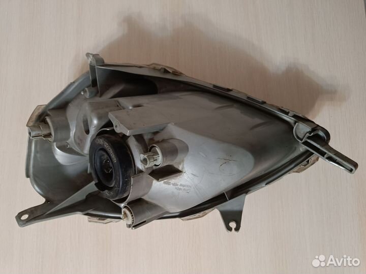Фары Toyota Vitz 2001