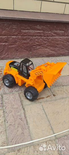 Полесье: самосвалы, пожарная машина, трактор