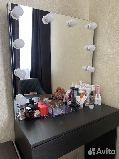 Зеркало с лампами