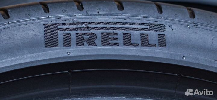 Pirelli P Zero 225/40 R19 и 255/35 R19 93Y
