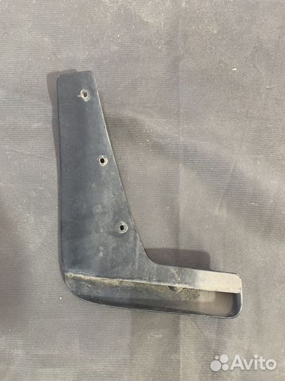 Брызговик задний правый Nissan Murano 788125BF0A