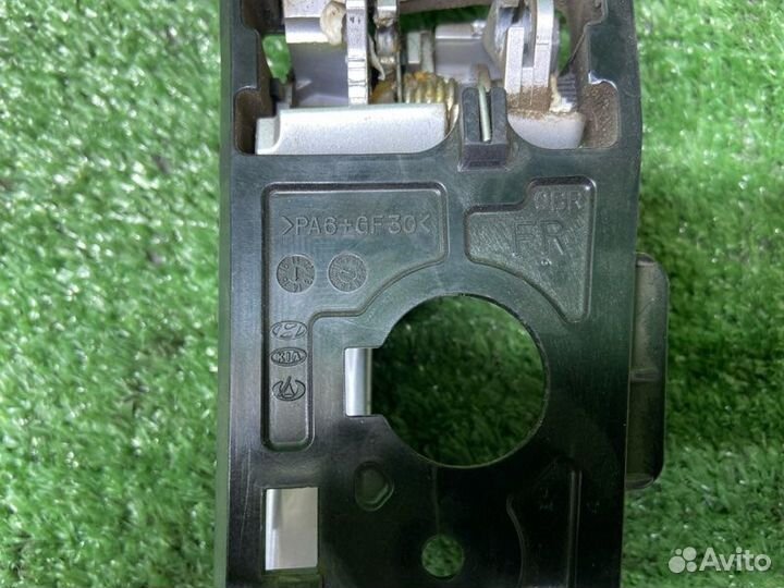 Ручка внутренняя передняя правая Kia Rio 3