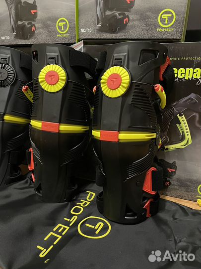 Брейсы (наколенники) Mobius x8 копия