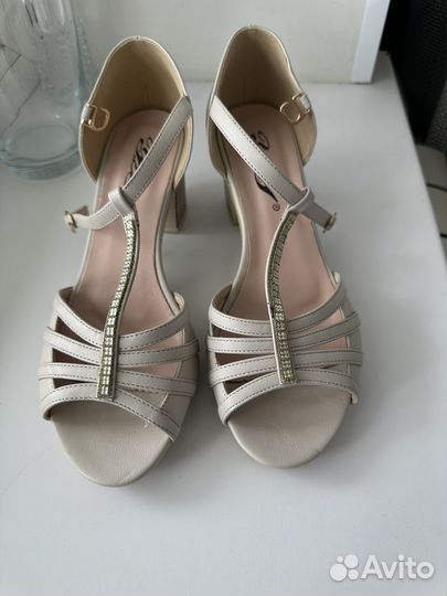 Босоножки женские 39 размер