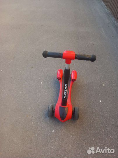 Самокат с зарядным устройством