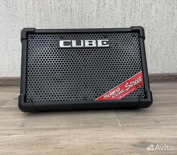 Roland Cube Street EX комбоусилитель