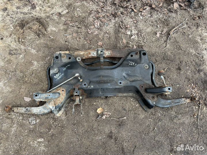 Peugeot 206 Подрамник передний