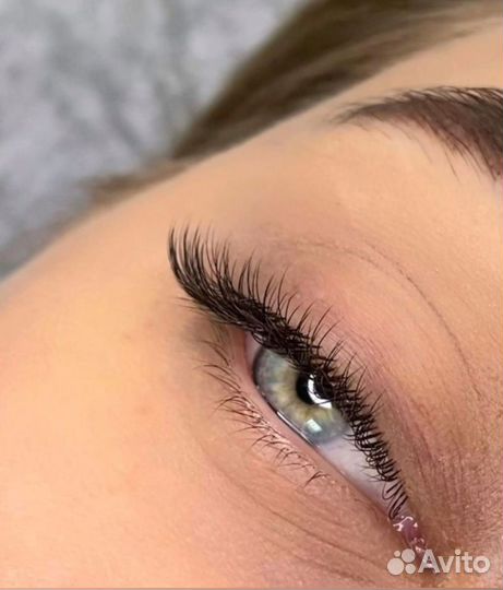 Наращивание ресниц в студии