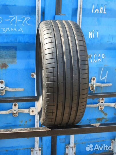 Pirelli P Zero PZ4 235/35 R19 91Y