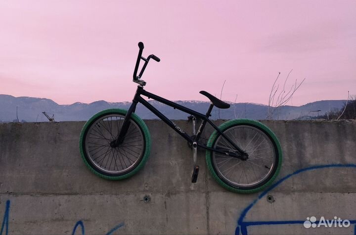 Трюковой велосипед BMX