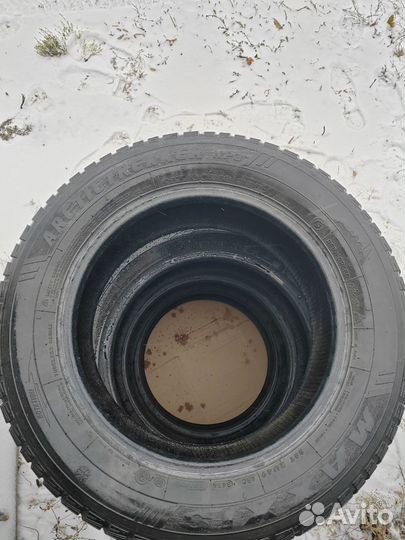 Maxxis ArcticTrekker NP3 215/60 R16 T