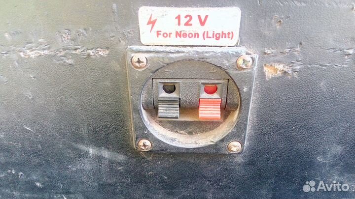 Сабвуфер и усилитель в автомобиль