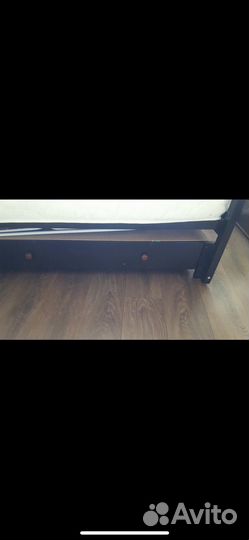 Детская кроватка с поперечным маятником