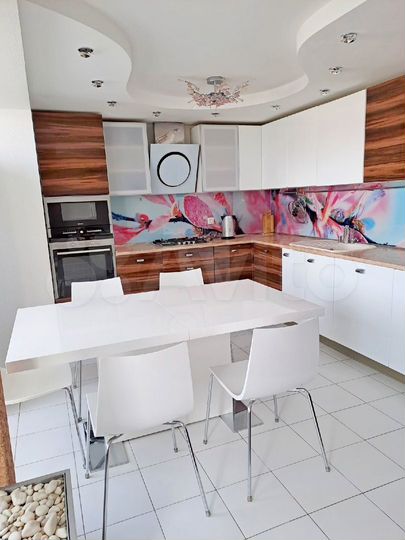3-к. квартира, 100 м², 9/10 эт.