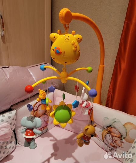 Мобиль в кроватку жирафики