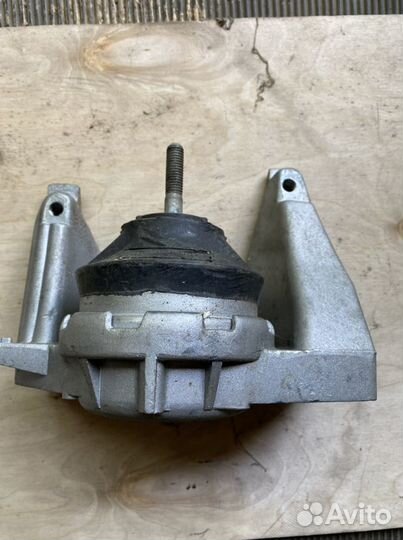 Подушка двигателя audi 100 c4 правая